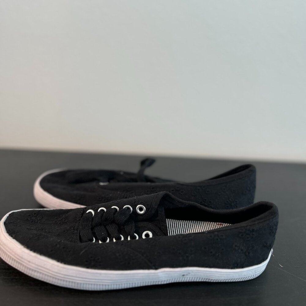 American Eagle Outfitters Shoes– Women's Size 9 – Black & White